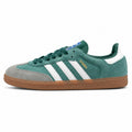 Adidas Samba Vegan ante verde bosque bandas blancas suela goma perfil izquierdo