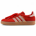 Adidas Gazelle Bold ante rojo encaje crema suela gum lateral izquierda