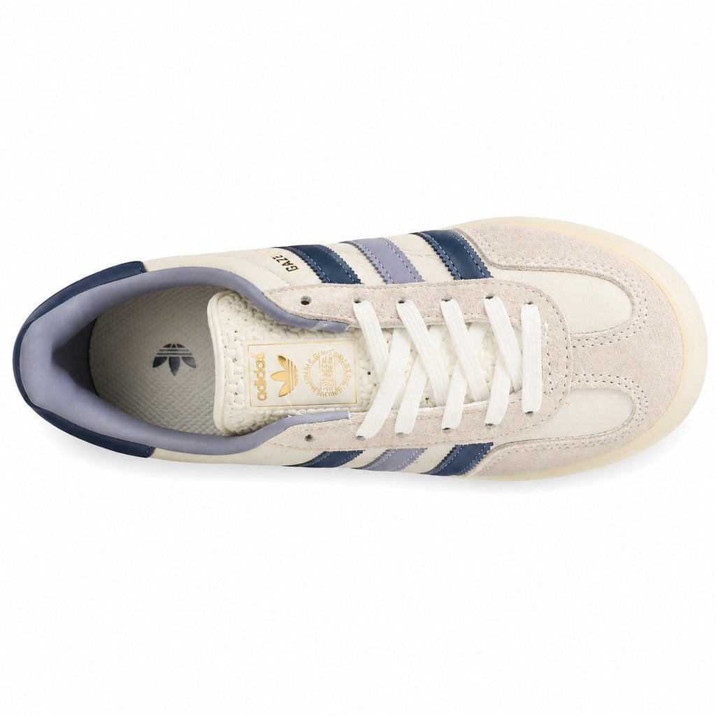 Adidas Gazelle crema azul marino suela crema vista superior

