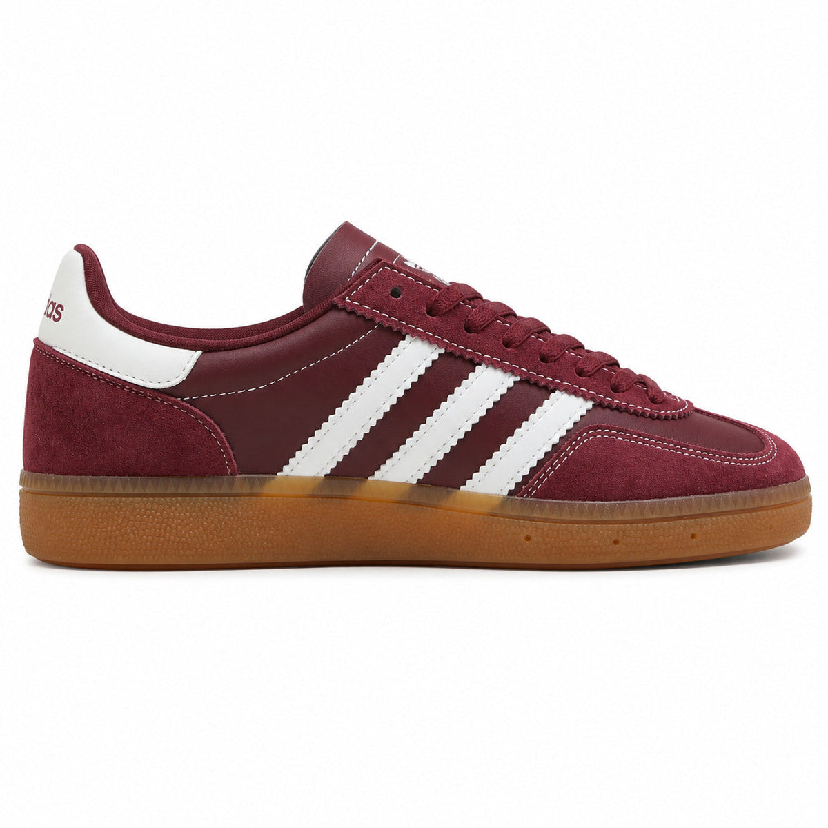 Adidas Handball Spezial x Sporty Rich burdeos cuero ante bandas blancas suela goma caramelo perfil derecho