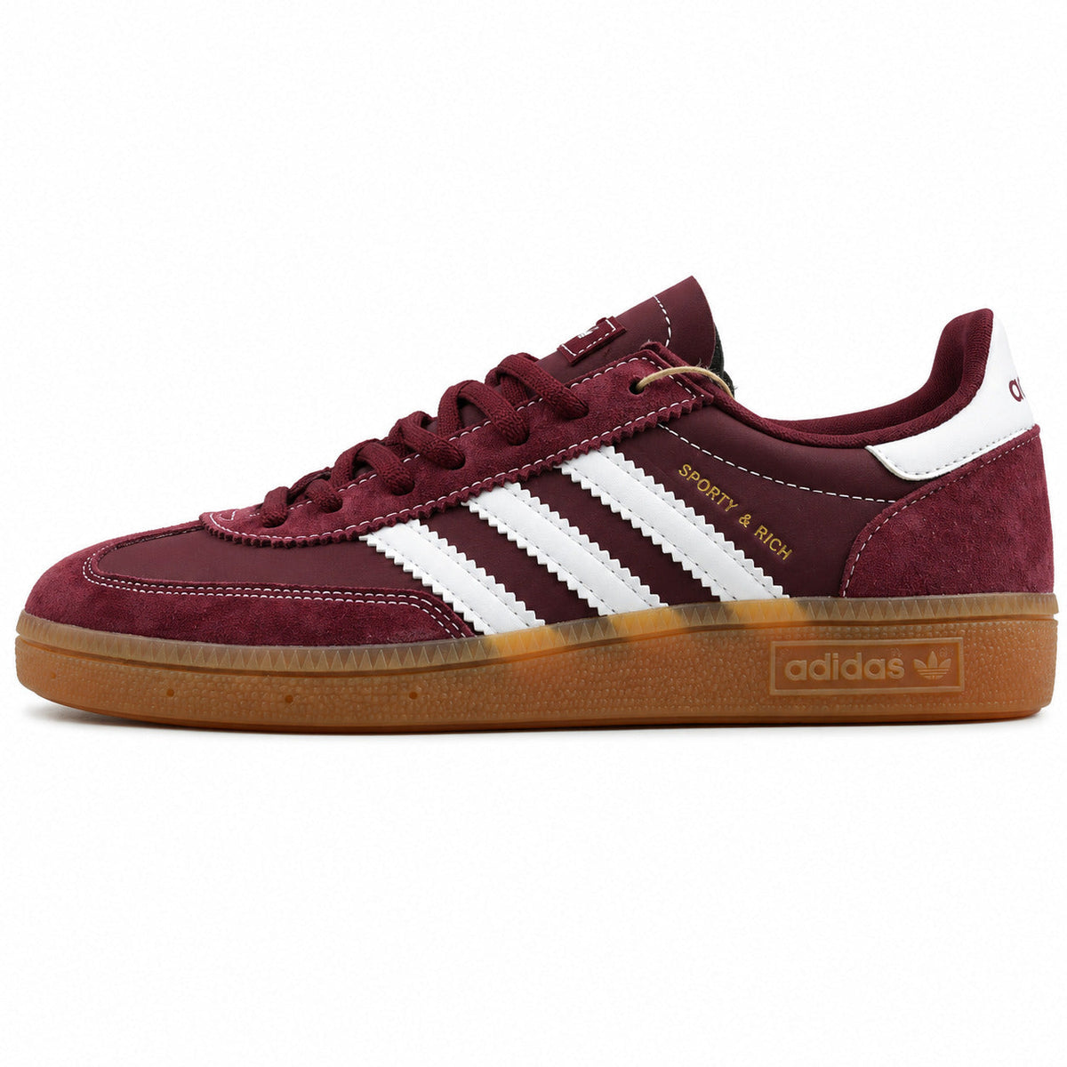 Adidas Handball Spezial x Sporty Rich burdeos ante bandas blancas logo dorado suela goma perfil izquierdo