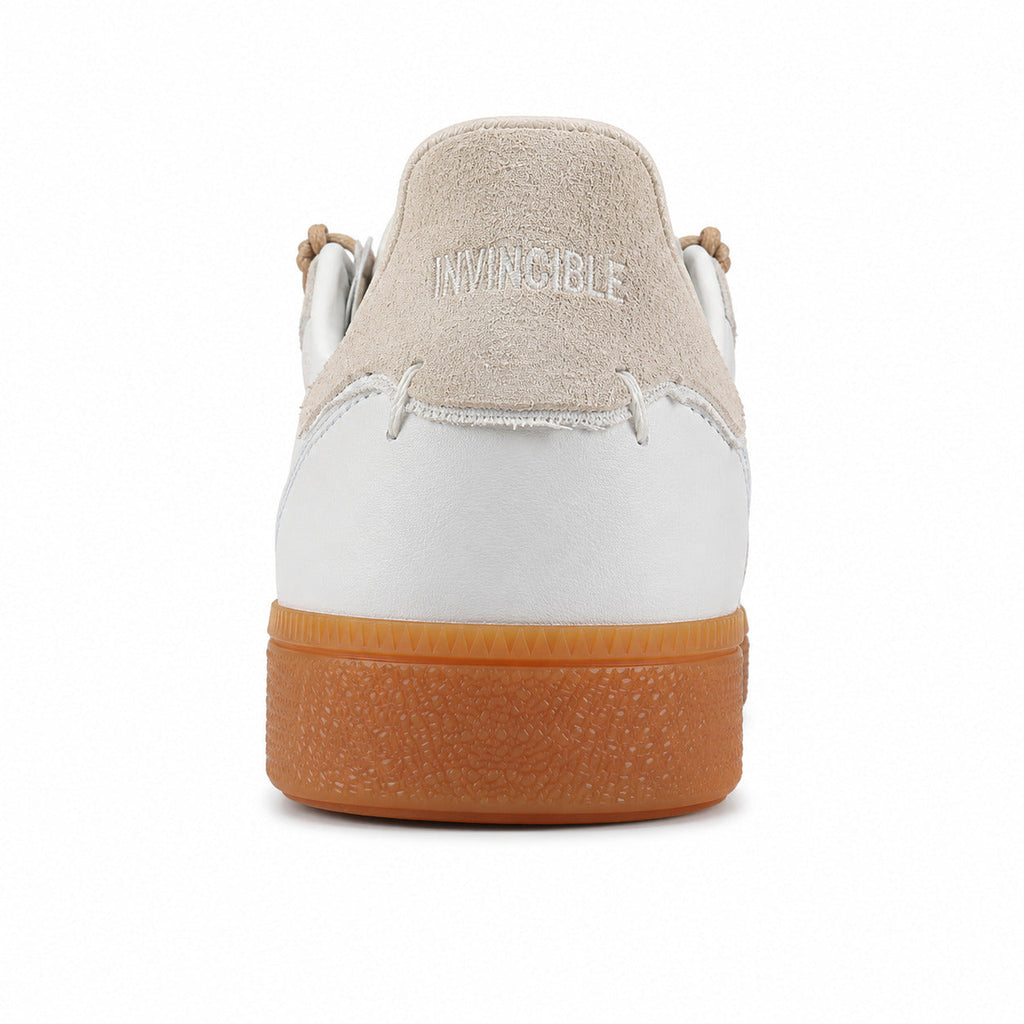Adidas Handball Spezial x Invincible detalle talón bordado Invincible beige