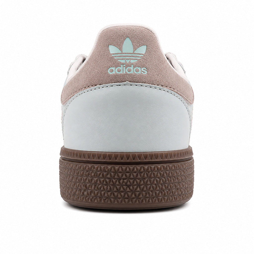 Adidas Handball Spezial x Kith azul hielo rosa polvo detalle contrafuerte trasero