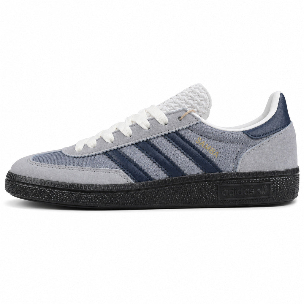 Adidas Samba OG gris hielo bandas azul marino suela negra perfil izquierdo