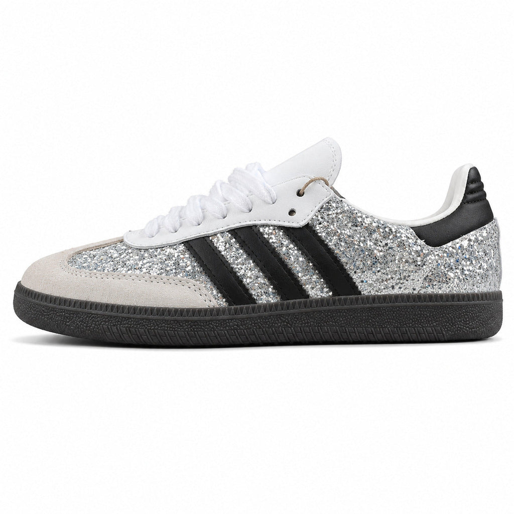 Adidas Samba OG purpurina plateada bandas negras suela negra perfil izquierdo