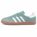 Adidas Samba Vegan verde menta bandas blancas suela goma rosa perfil izquierdo