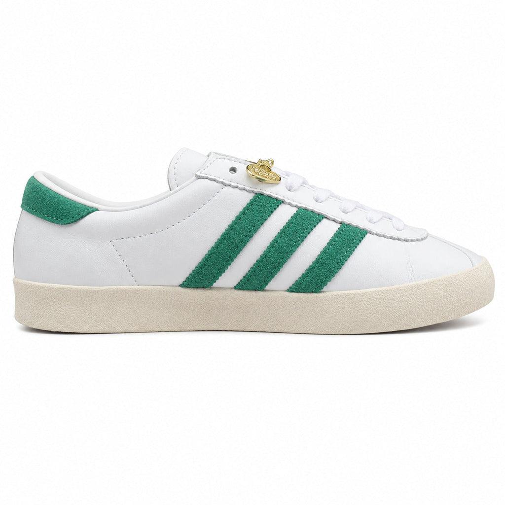 Adidas Taekwondo x Sporty Rich blanco cuero bandas verde ante colgante raqueta dorada perfil derecho