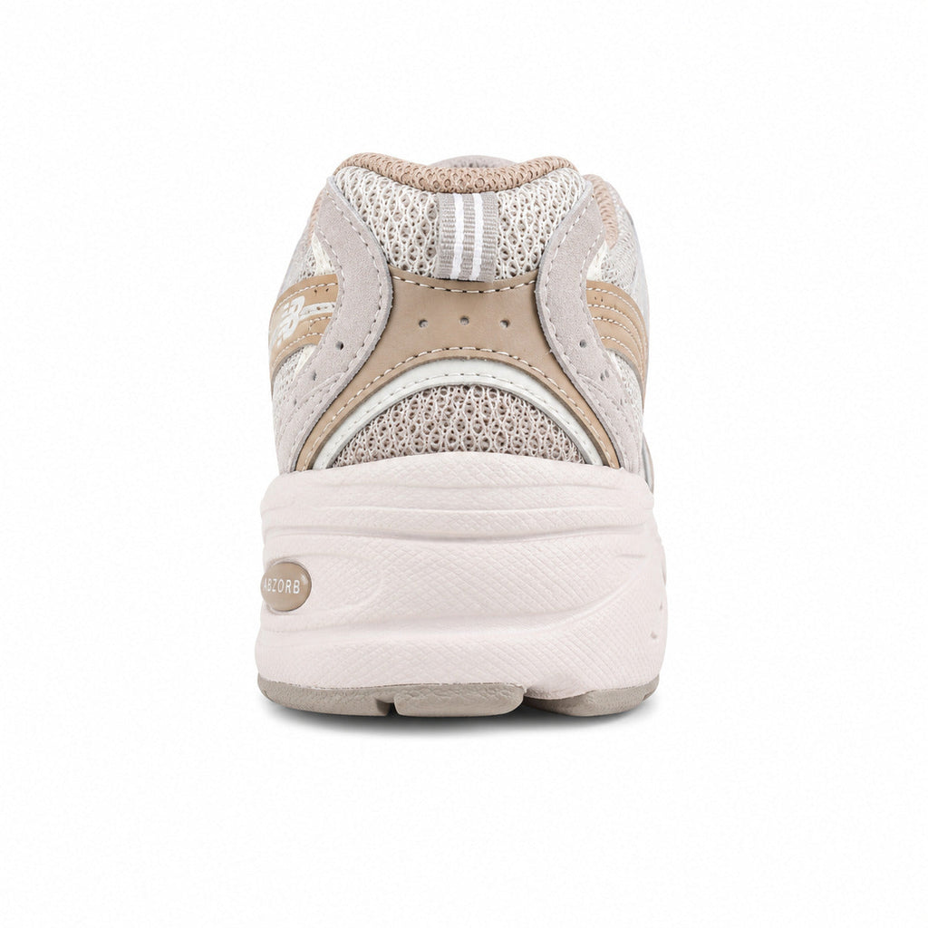 New Balance 530 gris arena y rosa polvo, detalle talón con tecnología ABZORB