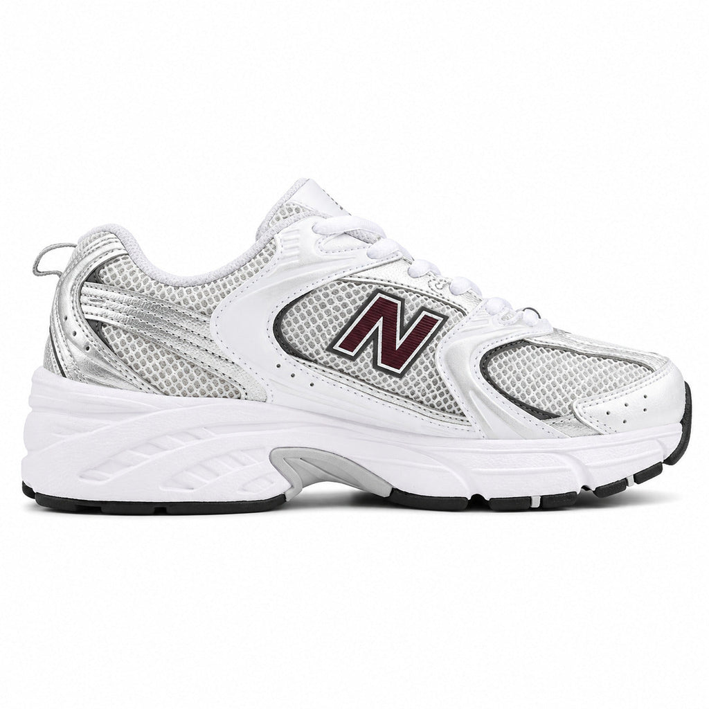 New Balance 530 plata burdeos metalizado vista lateral derecha