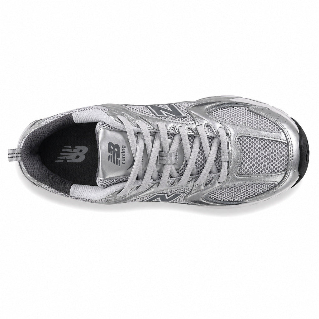 New Balance 530 plata metalizado vista superior cordones