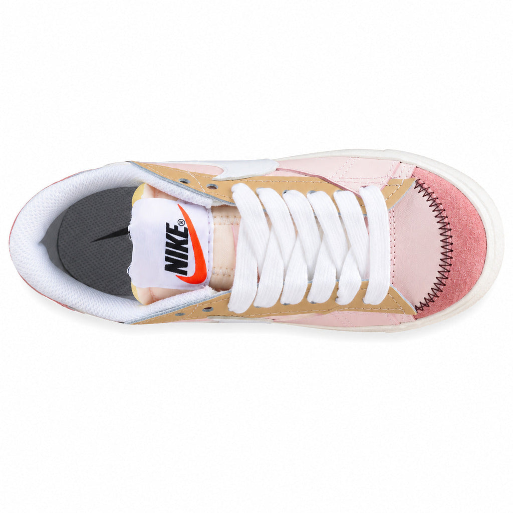Nike Blazer Low 77 rosa beige blanco vista superior cordones
