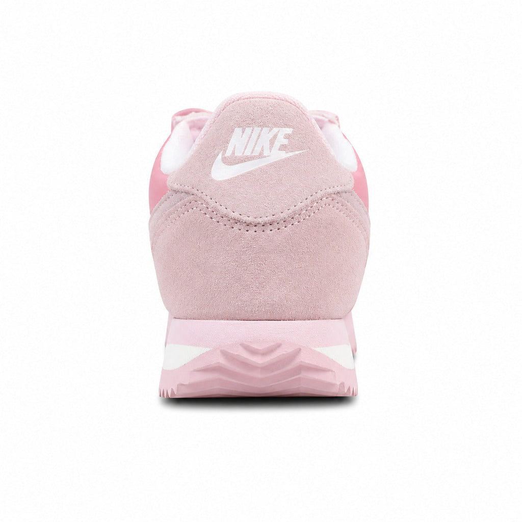 Nike Cortez rosa satén ante detalle talón
