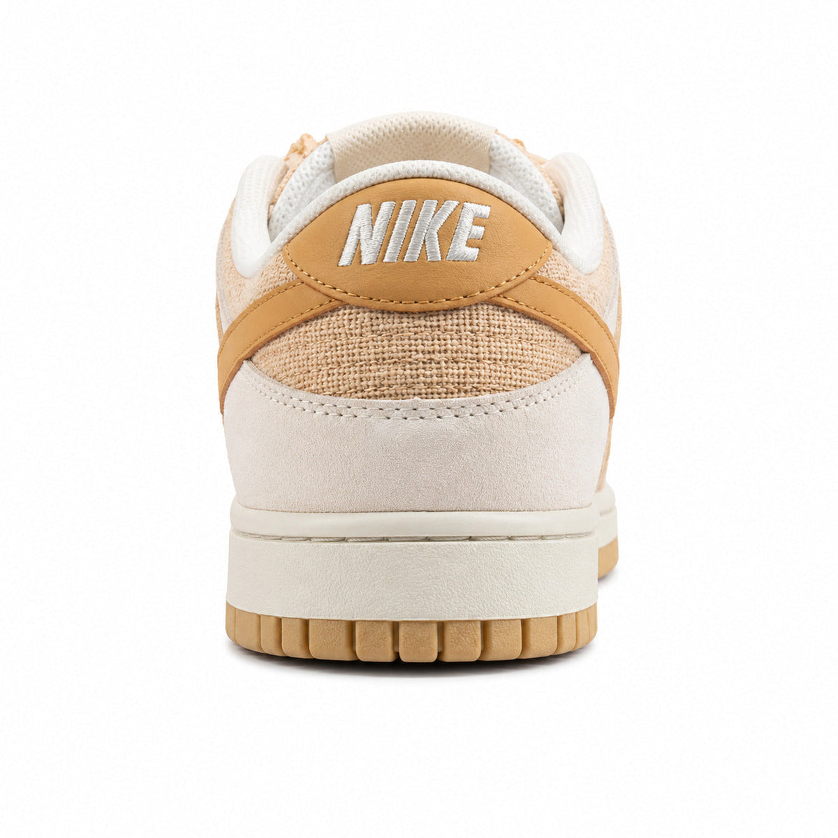 Nike Dunk Low lino beige crema gum detalle talón